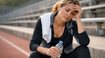 donna stanca dopo ginnastica